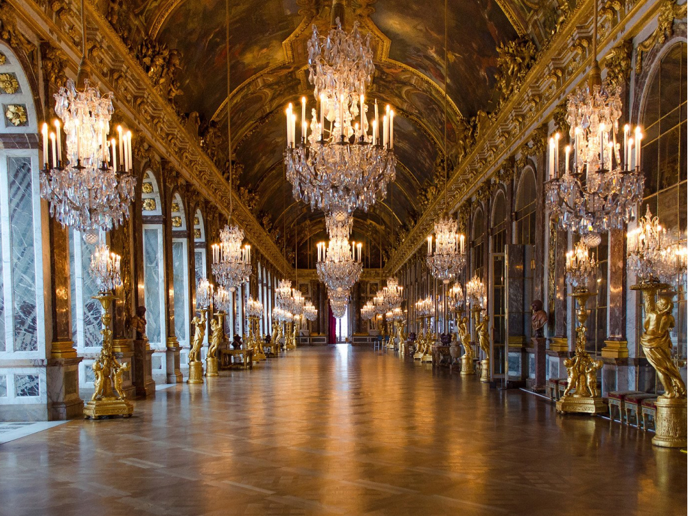 Современный интерьер Зеркального зала Версальского дворца